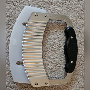 Pampered Chef Crinkle Cutter